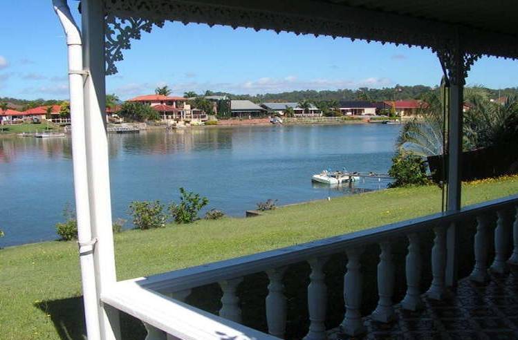 3 BEDROOM CANAL FRONT HOME!! PETS OK!! Picture 2