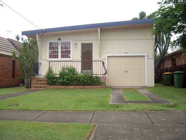 PRIME LOCATION - PETS CONSIDERED! Picture 1