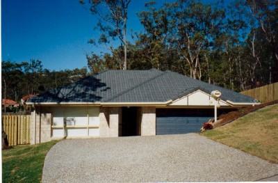 4 BEROOM HOME IN THE POPULAR LAKEWOODS ESTATE!! Picture
