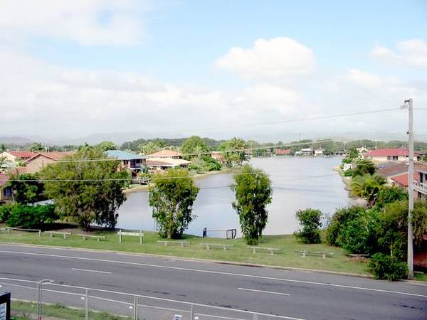 EXCEPTIONAL AND STYLISH Picture 2