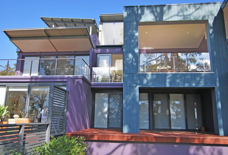 STUNNING BEACHFRONT APARTMENT Picture 1