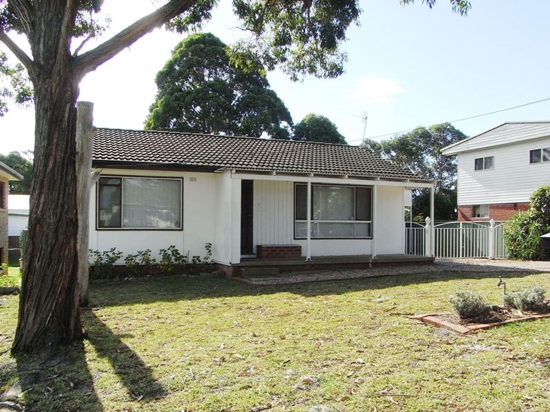 FULLY FURNISHED! Picture 1