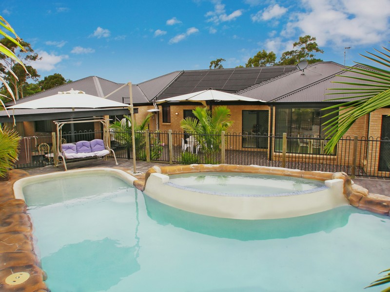 ABSOLUTELY EVERYTHING IS HERE! Picture 2