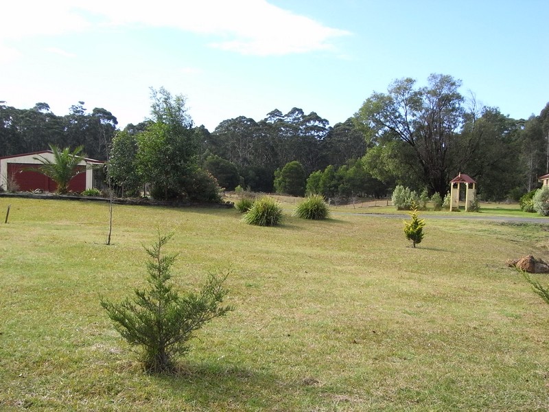 LUXURY LIVING ON 10 ACRES Picture 2