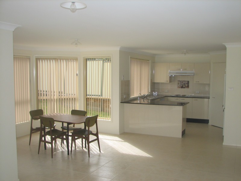 LARGE HOME ON A LARGE BLOCK Picture 2