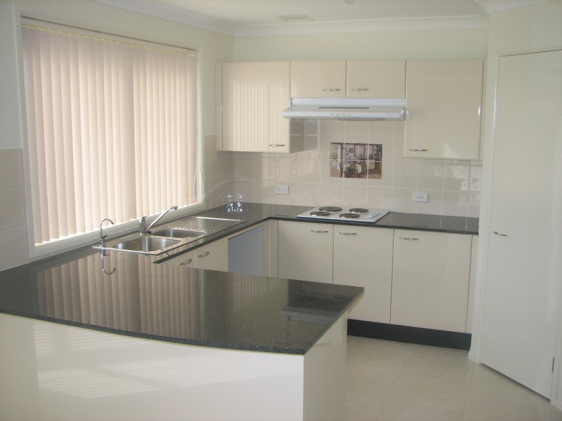 LARGE HOME ON A LARGE BLOCK Picture 3