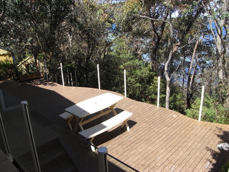 SPECTACULAR WATERFRONT RESERVE LIVING Picture 2