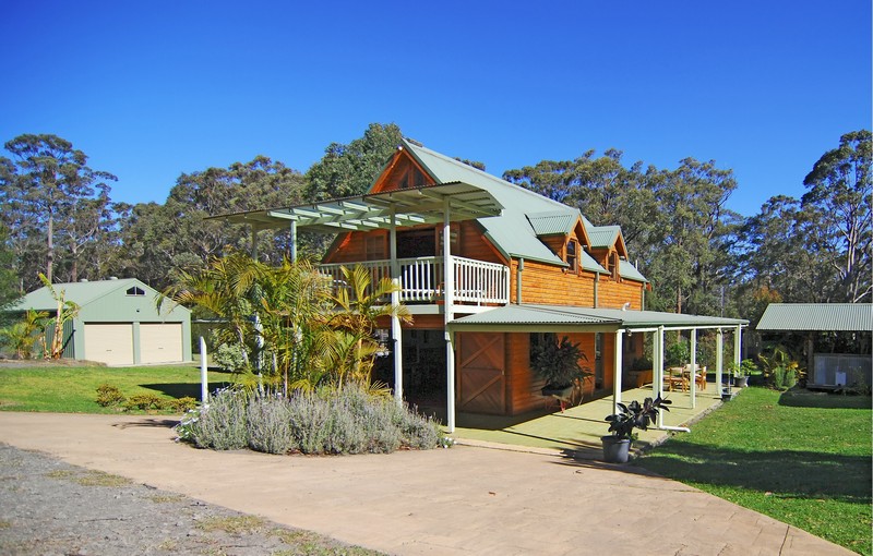 40 ACRE PRIVATE RETREAT Picture 1