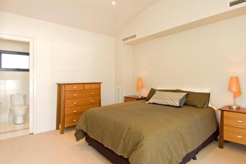 5 of 42 Bowen Picture 3