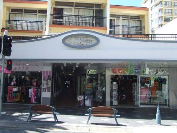 AFFORDABLE RETAIL IN CENTRAL SURFERS Picture 1