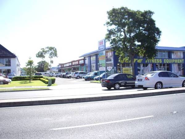 BOUTIQUE SHOWROOM BUNDALL ROAD Picture 3