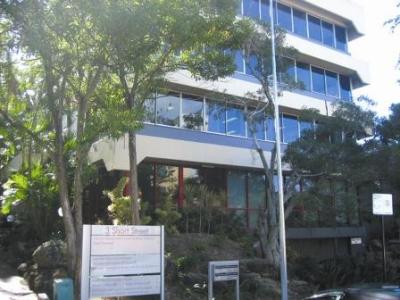 Prestige waterfront office building Picture 1