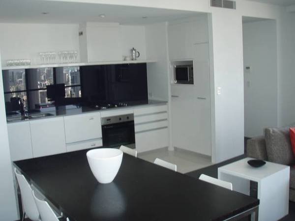 'Circle on Cavill'- 900m to the beach. Picture 3