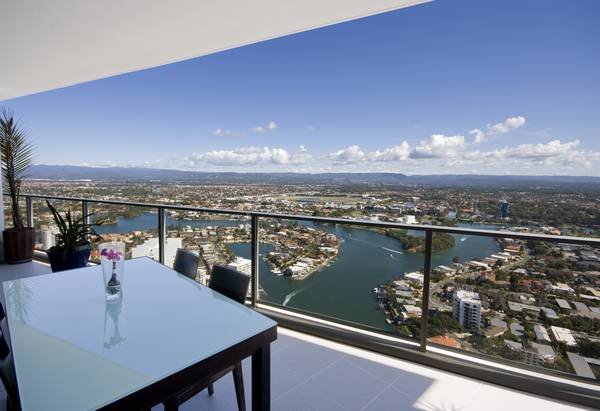 Circle on Cavill - Must See! Picture 1