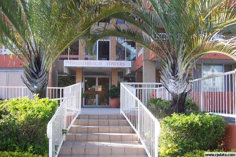 'BROADBEACH TOWERS'- PERFECTLY POSITIONED Picture 2