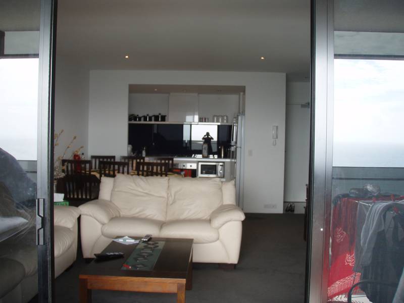 'Circle on Cavill' Picture 2