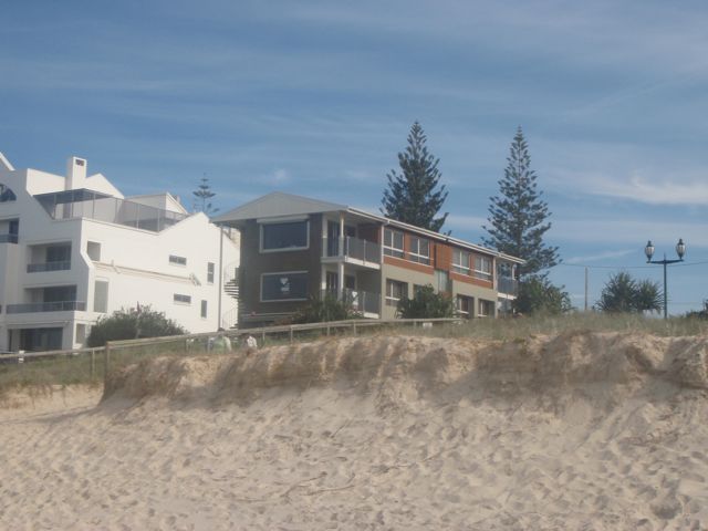 Studio/Granny Flat Mermaid Absolute Beach Front Picture 1