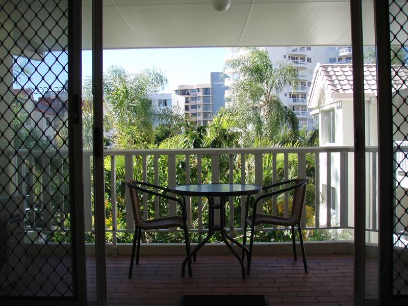 2 Bedroom, 2 Bathroom, Top Floor! Picture 2