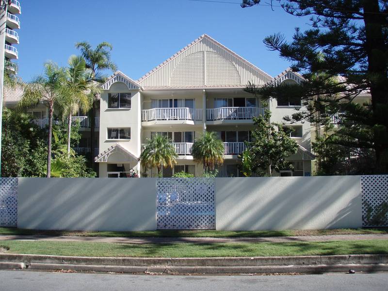 2 Bedroom, 2 Bathroom, Top Floor! Picture 1