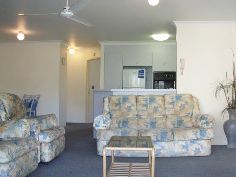 2 Bedroom, 2 Bathroom, Top Floor! Picture 3