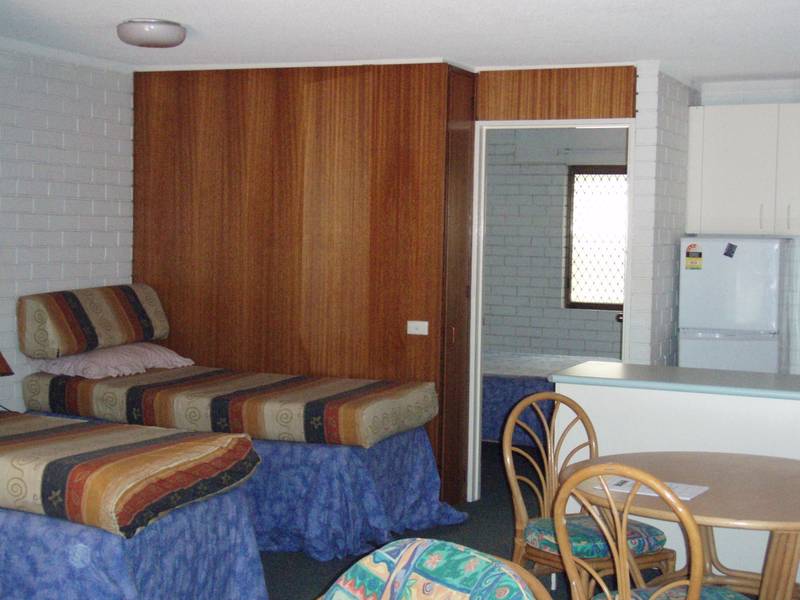 'Trickett Gardens' 24 Trickett Street, SURFERS PARADISE QLD 4217 Picture 3