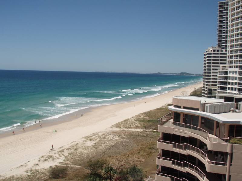 Absolute Beach Front- Direct Ocean Views Picture 2