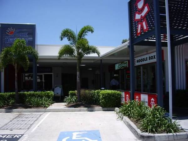 BE SURROUNDED BY NATIONAL FOOD OPERATORS Picture 1