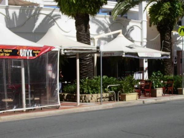 JOIN THE DINING HUB IN BROADBEACH Picture 1