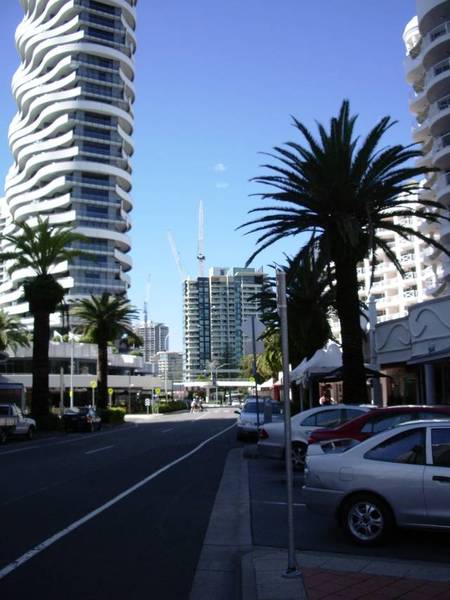 JOIN THE DINING HUB IN BROADBEACH Picture 2