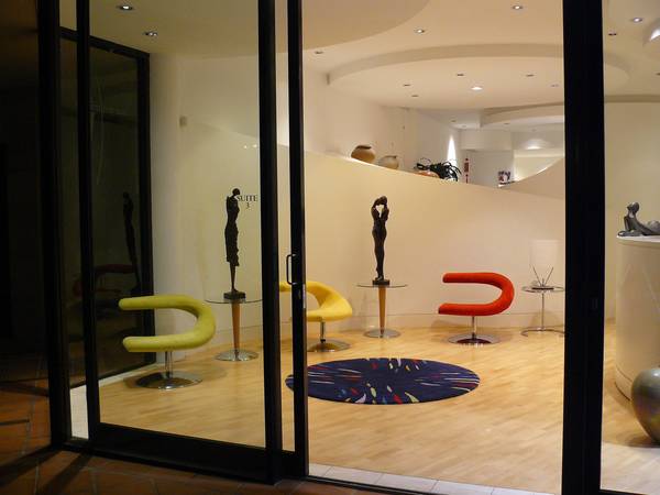 SUITE BOUTIQUE CONSULTANCY - PROFESSIONAL OR CREATIVE Picture 2