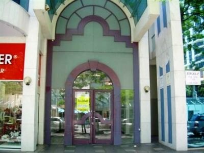 SURFERS RETAIL/OFFICE Picture 1